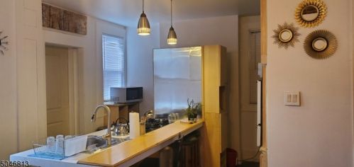 51 9th St, Newark, NJ 07107-2119