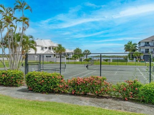 342 La Peninsula Blvd, Naples FL 34113-4037 exterior