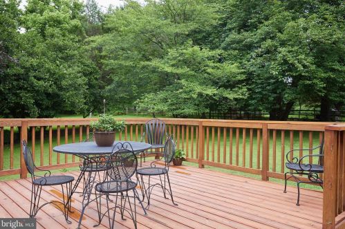 13508 Maidstone Ln, Rockville MD 20854-1030 exterior