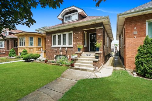 5238 Nelson St, Chicago, IL 60641-4901