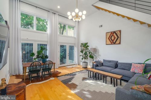 1018 Leithgow St, Philadelphia PA  19123-1421 exterior