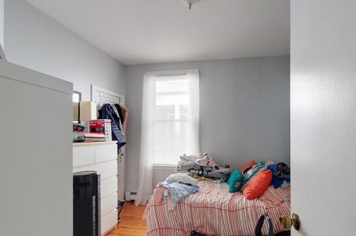 9 Lincoln St, Middletown RI 02840-2628 exterior