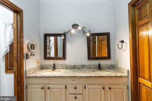 102 Tall Pne Ave, Locust Grove VA 22508-5204 exterior