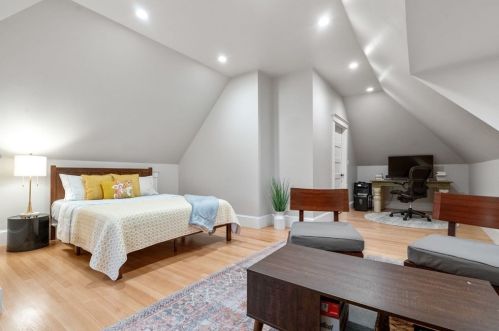 73 Fletcher St, Boston MA 02131-1918 exterior