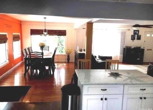 991 Dana Ave, Valley Stream NY 11580-1310 exterior