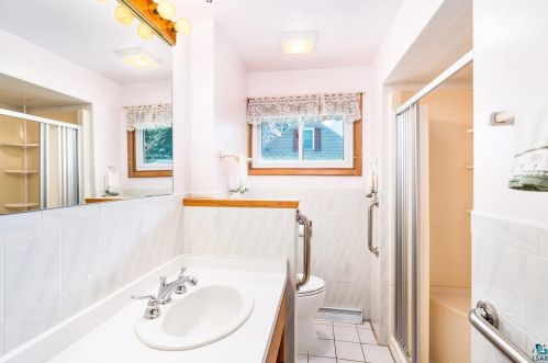 2546 Anderson Rd, Duluth MN 55811-5402 exterior