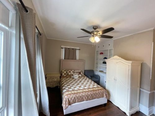 2 Linden Pl, Middletown NY 10940-4824 exterior