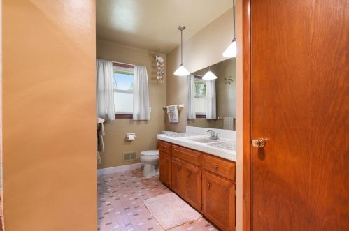 4963 19 St, Milwaukee WI 53209-5760 exterior