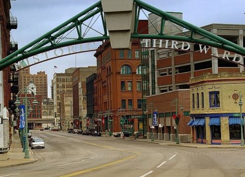 606 Wisconsin Ave, Milwaukee WI 53202-4600 exterior