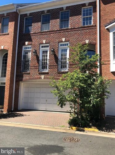 1326 Lessard Ln, Mc Lean VA  22101-3630 exterior