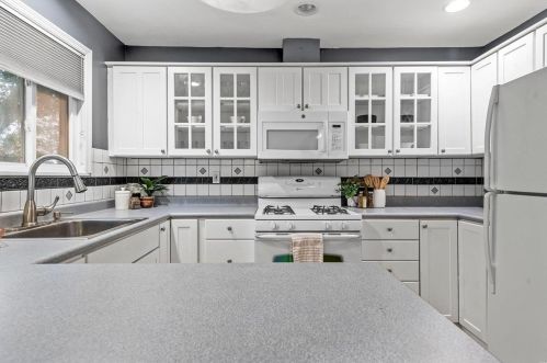 7384 Sharp Ave, Saint Louis MO 63116-3040 exterior