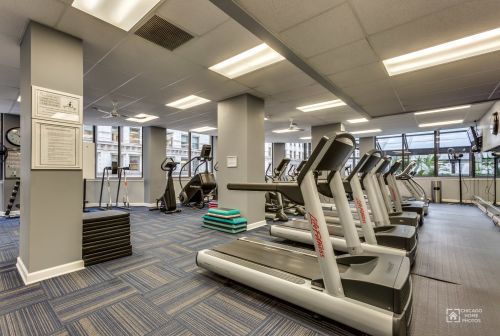 405 Wabash Ave, Chicago IL  60605-1208 exterior