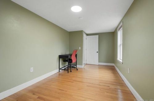 92 West St, Windsor Locks CT  06096-1813 exterior