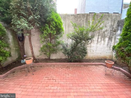 124 Bainbridge St, Philadelphia PA 19147-1866 exterior