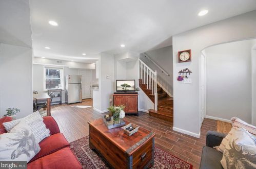 3321 Dix St, Washington, DC 20019-1424