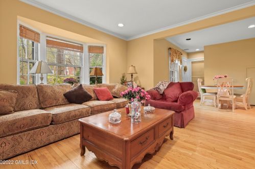 17 Highland Farm Rd, Greenwich CT 06831-2606 exterior