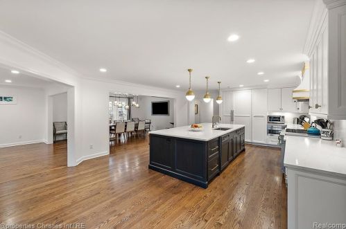 1174 Lakeside Dr, Bham MI 48009-1381 exterior