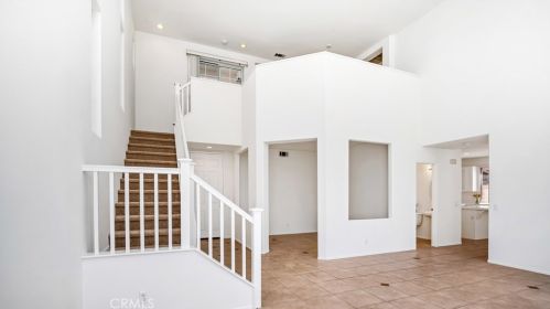 2940 Nau Ave, Tustin CA 92782-3377 exterior