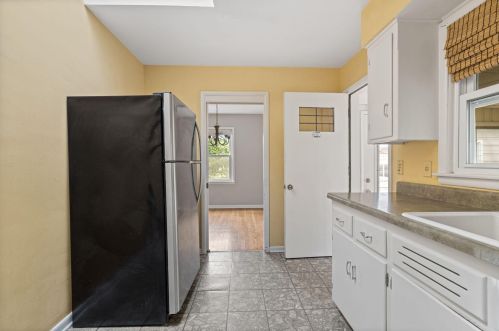 7255 Seneca Ave, Milwaukee WI 53217-3870 exterior