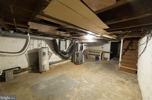 651 Hebrank St, Lancaster PA 17603-5633 exterior