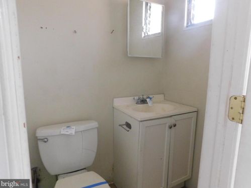 5035 Cedar Ave, Philadelphia PA 19143-1653 exterior