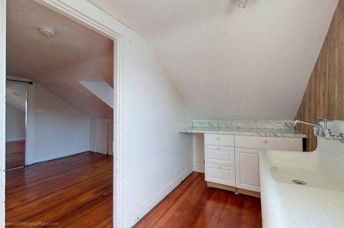 15 Dean Ave, Middletown RI 02840-3406 exterior