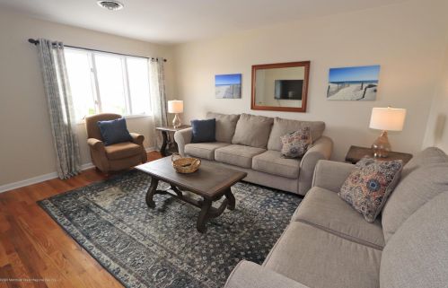 21 Dover Ave, Lavallette NJ 08735-2704 exterior