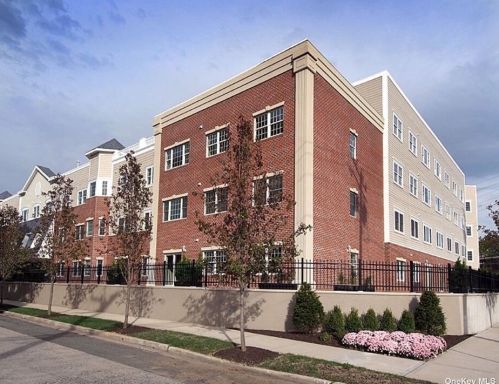 125 Cottage St, Valley Stream NY  11580-6306 exterior