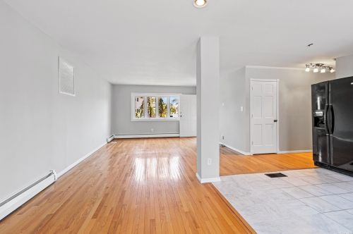 34 Guilford Park Dr, Babylon NY 11704-7928 exterior