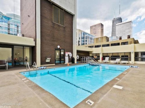 230 Ontario St, Chicago IL 60611-3605 exterior