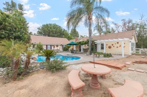 38325 De Portola Rd, Temecula CA 92592-8984 exterior