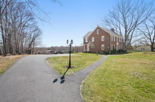 616 Poquonock Ave, Windsor CT  06095-2204 exterior