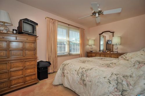 174 Jamestown Dr, Pittsburgh PA 15216-1021 exterior