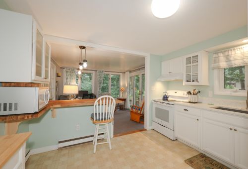 19 Amoskeag Rd, Concord NH 03301-4641 exterior