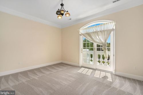 12705 Greenbriar Rd, Rockville MD 20854-6324 exterior