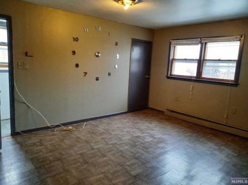 92 Summit Ave, Outwater, NJ 07026-2816