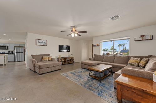 2231 Acoma Dr, Phoenix AZ  85022-4101 exterior