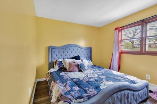 156 Avery St, Manchester CT 06042-1756 exterior