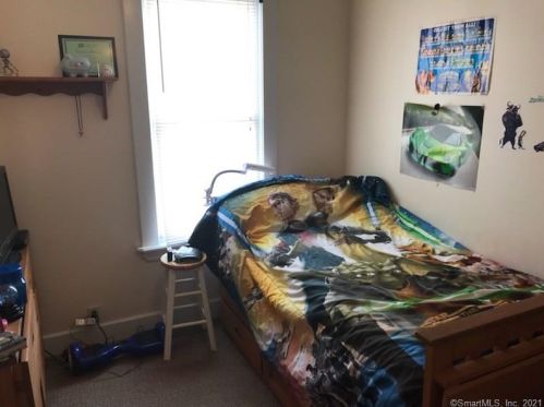 8 Judd Sq, Wallingford CT  06492-6507 exterior