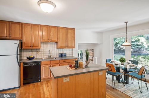 11814 Coldstream Dr, Rockville MD 20854-3620 exterior