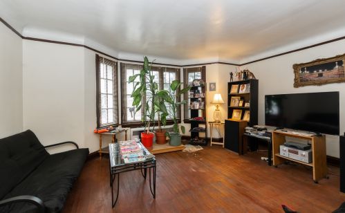 8325 Cregier Ave, Chicago, IL 60617-1733