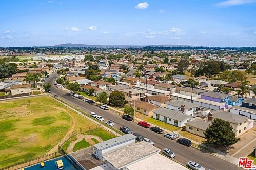 4600 Cloyne St, Oxnard CA 93033-7712 exterior