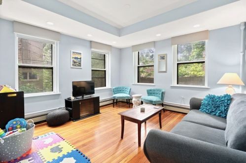 45 Mason Ter, Brookline, MA 02446-2611