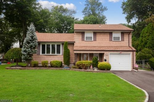 41 Denman Ave, Clark, NJ 07066-1514