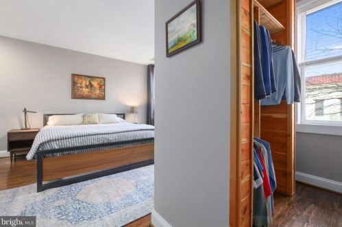 2132 Newport Pl, Washington DC 20037-3002 exterior