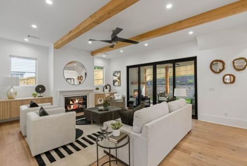 3918 Flowerland Dr, Atlanta GA  30319-1806 exterior