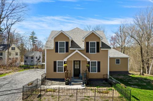 160 Hall Rd, Barrington NH 03825-3211 exterior