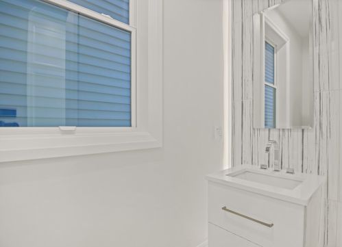 1323 Nelson St, Chicago IL 60657-3103 exterior