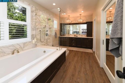 813 Vineyard Ct, Concord CA 94523-2189 exterior