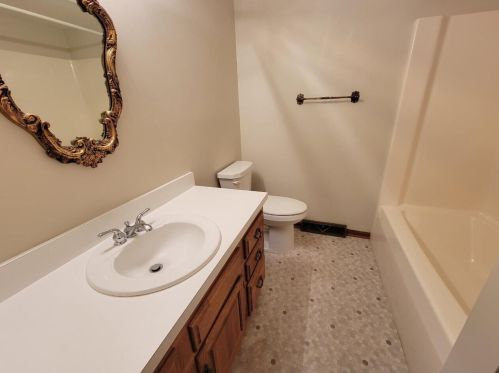 5917 Leisure South Dr, Grand Rapids MI 49548-6857 exterior